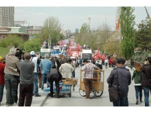 Başkent’te 1 Mayıs Sıhhiye’de Kutlandı