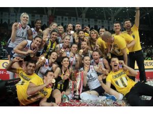 Fenerbahçe Grundig, Kupasını Aldı