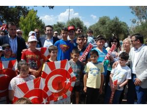 İbrahim Turhan Çocuklarla Uçurtma Uçurdu