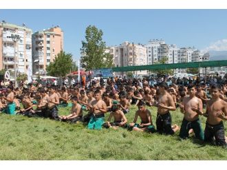 Minik Pehlivanlar Dualarla Er Meydanına Çıktı