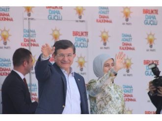 Başbakan Davutoğlu Osmaniye’de Bahçeli’yi Yuhalatmadı