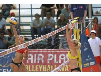 Plaj Voleybolu Nefesleri Kesiyor