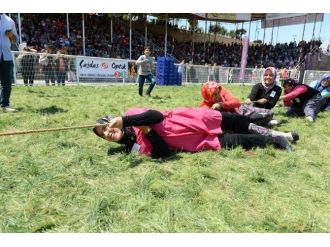 Kumluca’da Kadınlar Erkeklere Taş Çıkarttı