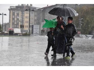 Sivas’ta Sağanak Yağış Etkili Oldu
