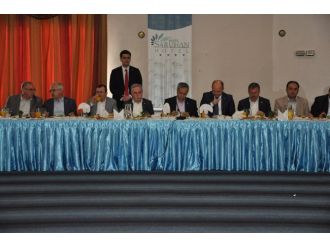 Arınç, Ak Parti İl Toplantısına Katıldı