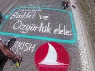 Thy Destek Mesajlarını Yollara Kazıdı