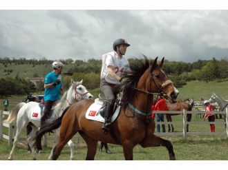 Bakan Eker At Koşturdu