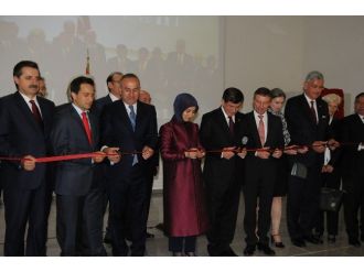 Başbakan Davutoğlu: “Avrupa’daki İslamofobik Saldırılar Kaygı Verici Gelişmelerdir”