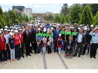 Bu Kez Polisler Yol Kapattı