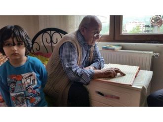 70 Yaşındaki Dede Kur’an Okumayı Öğrendi