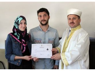 Avusturyalı Genç Kız Müslüman Oldu