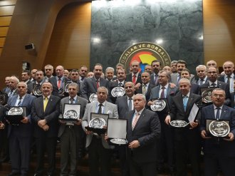 Hanifi Öksüz’e hizmet şeref ödülünü Cumhurbaşkanı Erdoğan verdi