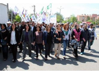Diyarbakır’da Polis Eylemcilerle Birlikte Yürüdü