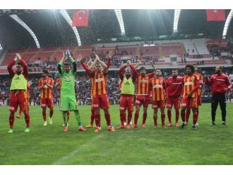 İlk Tebrik Bakan’dan