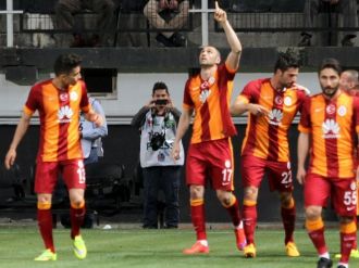 Aslan Kralıyla Kükredi