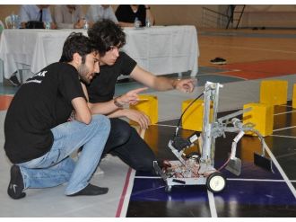Akıllı Robotlar Adü’de Yarıştı