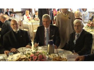 Ab Bakanı Farklı Dini Grupların Temsilcileriyle Görüştü