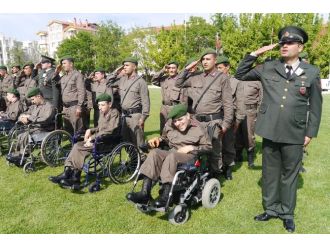 Engelli Gençler Kışlaya Uğurlanıyor