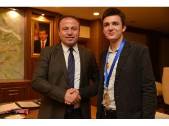 Arda’ya Altın Ödülü