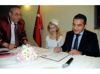 05.05.2015’te Evlenmek İçin Evlendirme Dairesine Akın Ettiler