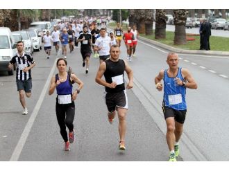 İzmir’de Anneler Gününe Özel ’Zübeyde Hanım’ Koşusu