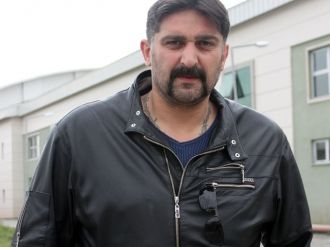 Zaza Enden Kızı İçin Parkelere Dönüyor