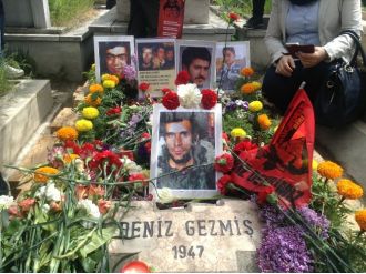 Deniz Gezmiş Ve Arkadaşları Mezarları Başında Anıldı