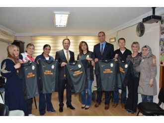 Galatasaray’dan Otizmli Çocuklara Forma