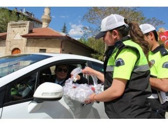Polisin ’Lokum Ye’ Uygulaması
