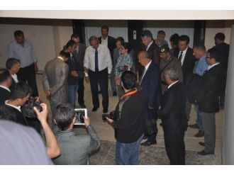 İnşaatı Beğenmeyen Validen Fırça:
