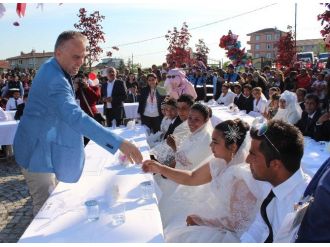 Roman Çiftler, Hıdrellez Şenliği’nde Yıllar Sonra Evlilik Heyecanı Yaşadı