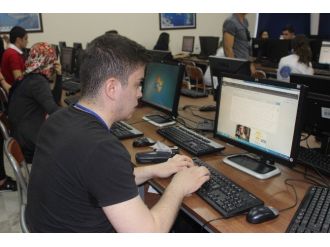 Üniversite Öğrencileri ’Ulusal Klavye Yarışması’nda Ter Döktü