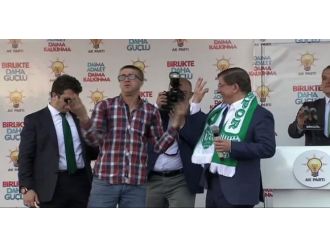 Başbakan Genç Seçmeniyle İşaret Dilinde Konuştu