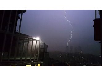 İstanbul’da Şiddetli Yağmur Elektrik Kesintilerine Yol Açtı
