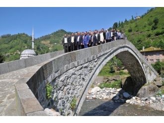 Vatandaş Karal’ı Bağrına Bastı