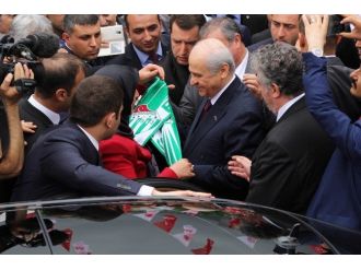 Beşiktaşlı Bahçeli Bursaspor Atkısını Taktırmadı
