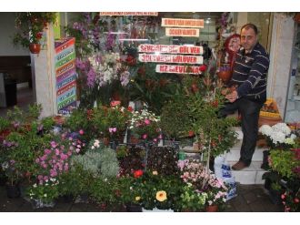 Çiçekçiler ’Anneler Günü’nü Bekliyor