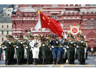 Kızıl Meydan’da Görkemli Tören