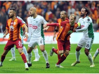 Galatasaray Kalesini Savunuyor
