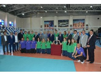 Bakan Müezzinoğlu’ndan Filenin Sultanlarına Tebrik