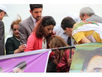 Sönük Geçen Hdp Mitinginde Vekil Adayı Baygınlık Geçirdi