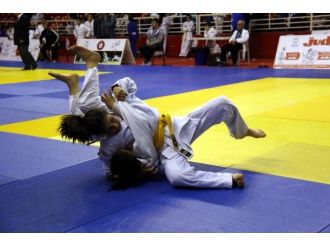 19 Mayıs 1. Samsun Judo Turnuvası Başladı