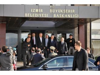 Cumhurbaşkanı İzmir’de Büyükşehir Belediyesini Ve Valiliği Ziyaret Etti