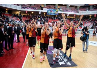 Dişi Aslan Şampiyonluğa Uzandı