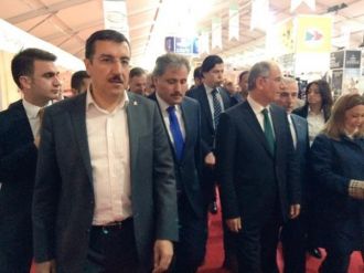 Ala, Kitap Fuarını Gezdi