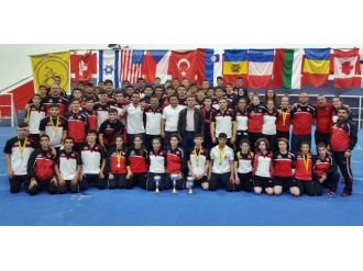 Yıldız Ve Genç Güreşçilerden 14 Madalya