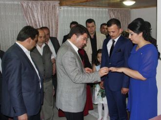 Ak Parti Milletvekili Tunç Bu Kez Oy Yerine Kız İstedi