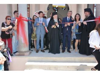 Ezan Sesi Eşliğinde Kilise Açılışı
