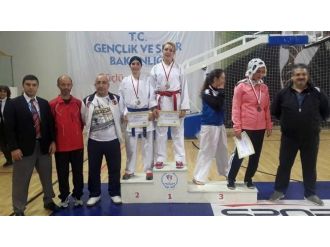 140 Karateci Yalova’da Madalya İçin Mücadele Etti