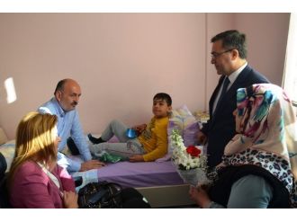 Bakan Müezzinoğlu’ndan Anneler Günü Jesti